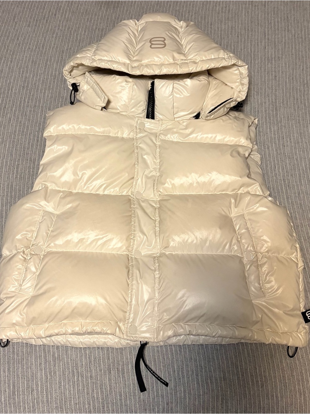 Aritzia The Super Puff Vest - Hi-Gloss Hooded Puffer Vest in White